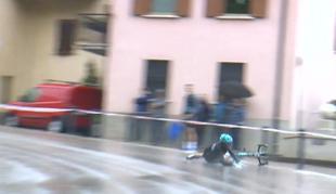 Pri zavesti in stabilen, potem ko je zdrsnil v jarek #video
