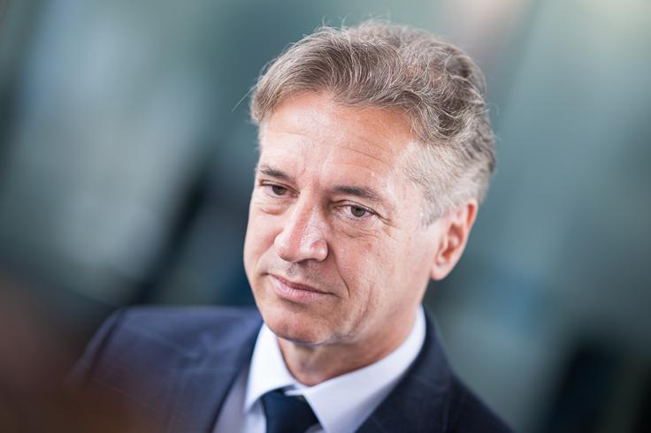 Aktualna vlada izpolnjuje vrsto razvojnih zavez, ki so v preteklosti pogosto ostajale na ravni obljub. Da Slovenija s takšnim pristopom pridobiva zaupanje tudi v tujini, potrjujejo pozitivni bonitetni premiki in ugodne gospodarske napovedi. | Foto: Jure Makovec/STA