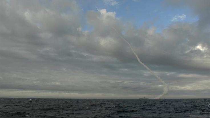 Prvo izstrelitev rakete tipa cirkon je ruska vojska opravila oktobra 2020. Od takrat je bilo opravljenih več izstrelitev z ladij in podmornic ruske mornarice, še navaja AFP. | Foto: Reuters