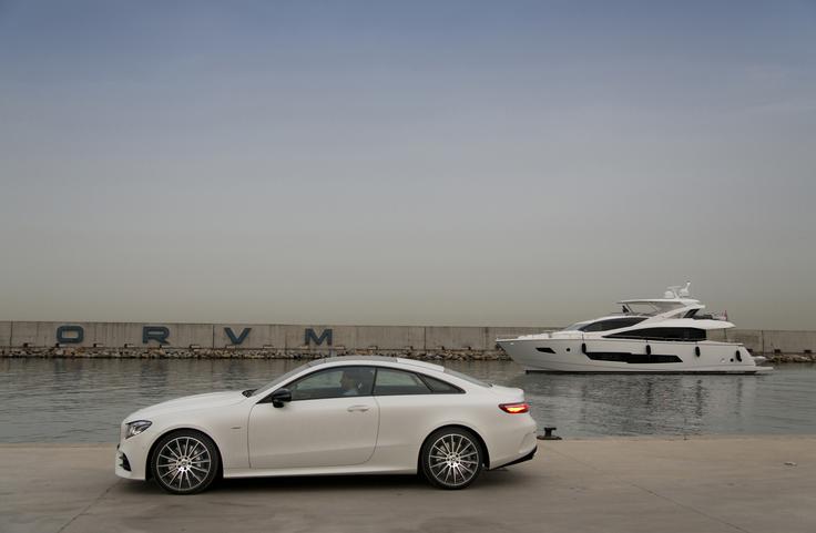 E coupe je v primerjavi z običajnim E-jem postavljen za dober centimeter in pol bližje k asfaltu.  | Foto: Mercedes-Benz