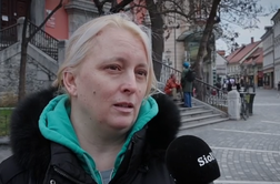 "Vprašala bi vse naenkrat, kdo bo prvi, ki bo znižal plače politikom na minimalca" #video