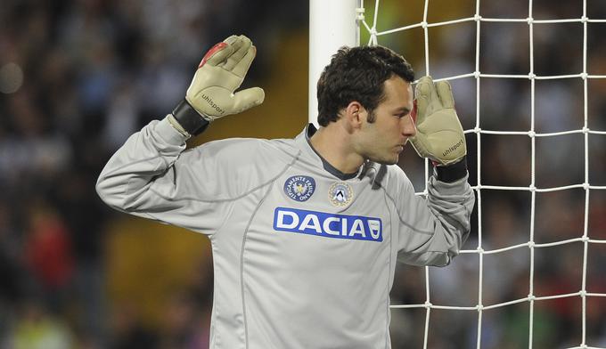 V majici Udineseja je, ko so Videmčani igral v ligi prvakov, sedel na klopi. | Foto: Getty Images