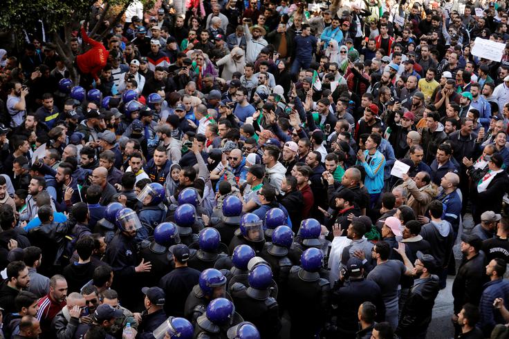 protesti Alžirija | Foto: Reuters