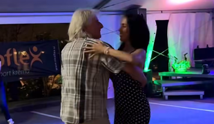Tako je na veselici v Kromberku zaplesala Tina Gaber #video