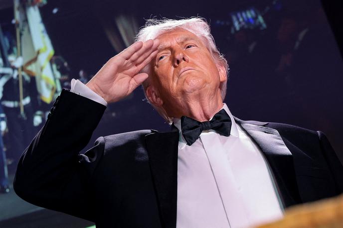 Donald Trump | ZDA že dlje časa razmišljajo o zmanjšanju svoje prisotnosti v Evropi in večji usmeritvi v azijsko-pacifiško regijo, hkrati pa Evropo pozivajo, naj prevzame več odgovornosti za lastno obrambo. | Foto Reuters