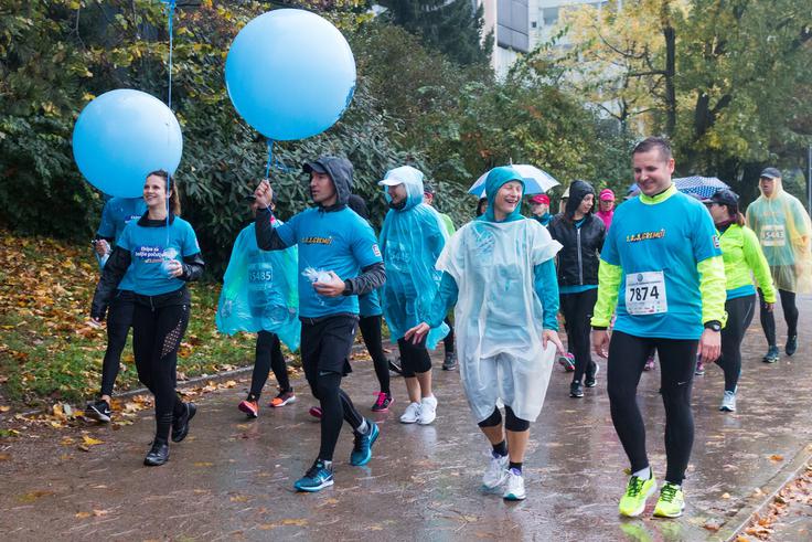 … in se dobro razpoloženi podali proti startu teka za dober namen. (Foto: Vid Jerčič/Mediaspeed) | Foto: 