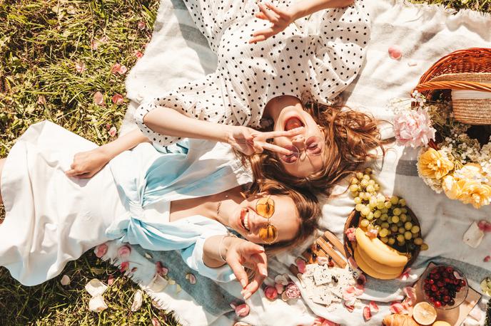 poletje, prijatelji | Foto Shutterstock