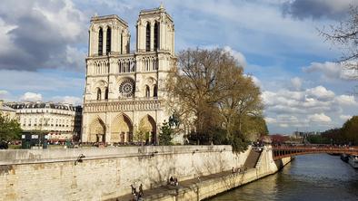 Zakaj je notredamska katedrala tako pomembna