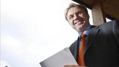 Člani Zaresa Golobiču izrekli zaupnico