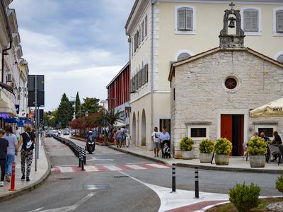 Umag: Slovenec izsilil motorista. Ta mu je s čelado razbil steklo in ga udaril v glavo.