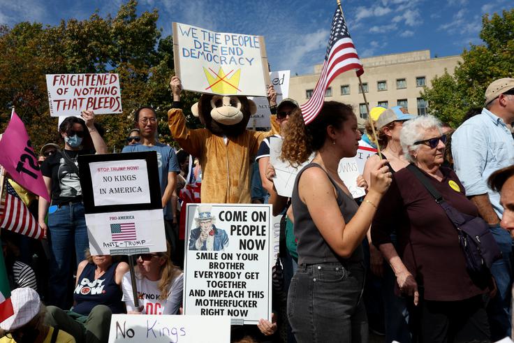 Organizatorji protesta Trumpa med drugim obtožujejo avtoritarizma. | Foto: Reuters