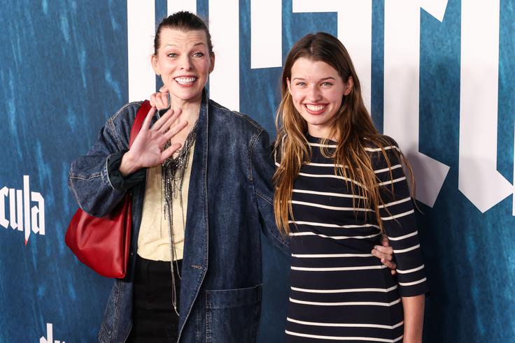 Milla Jovovich s hčerko Ever Gabo februarja 2026 | Foto: Guliverimage