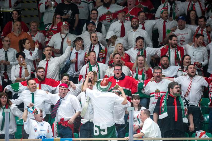 Madžare že vse od prve tekme spodbuja glasna navijaška vojska. | Foto: Domen Jančič/HZS
