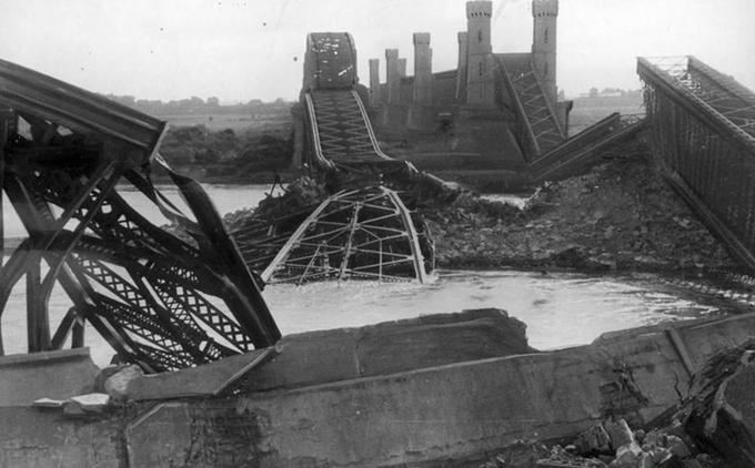 Most je vojna vihra sicer vendarle zrušila leta 1940 in nato še enkrat leta 1945, a so ga vsakič obnovili.  | Foto: Poljski narodni arhiv