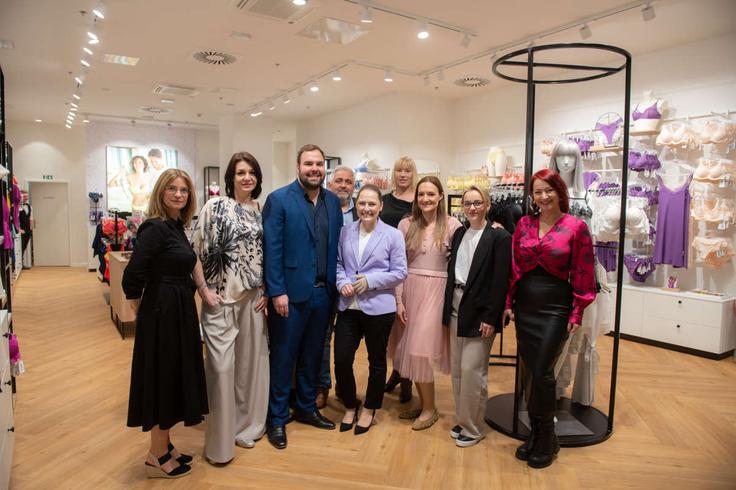 Liscina ekipa: Urška Čopar, Tamara Busar, Anže Marčun, Barbara Pungerčič Puntar, Boštjan Štojs, Ines Udrih, Anja Jurko, Eva Frece in Tanja Kraševec | Foto: Lisca
