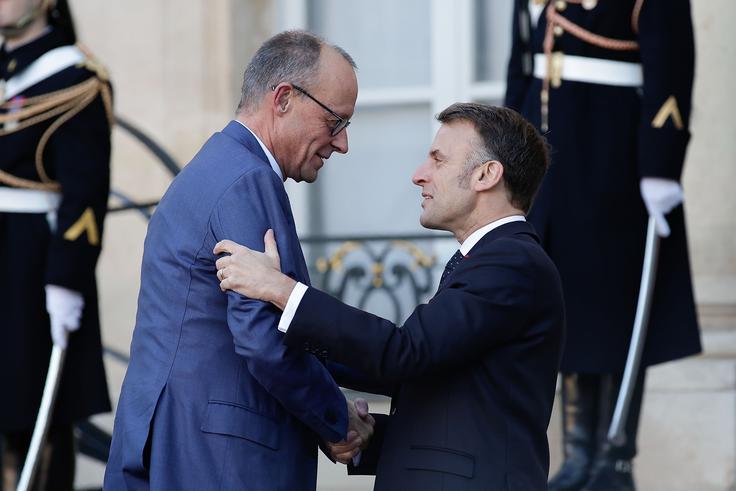 Merz trdi, da ima dobre odnose z Macronom in da težave pri razvoju skupnega francosko-nemškega bojnega letala prihodnosti niso političnega značaja, ampak le strokovnega. | Foto: Guliverimage