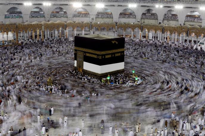 Meka | Savdska Arabija je letošnje tradicionalno romanje v Meko zaradi pandemije organizirala v zelo omejenem obsegu. | Foto Reuters