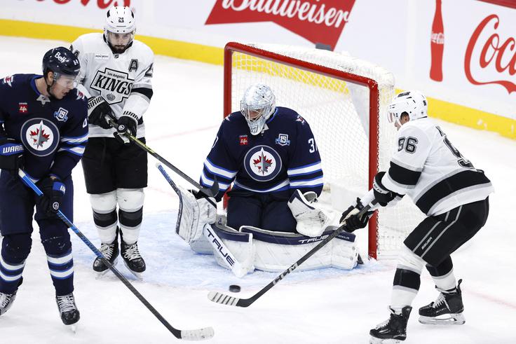 Kralji serijo gostovanj začenjajo pri St. Louis Blues. | Foto: Reuters