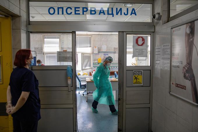 Bolnišnice v Beogradu se hitro polnijo. Veliko ljudi potrebuje intenzivno zdravljenje. | Foto: Reuters
