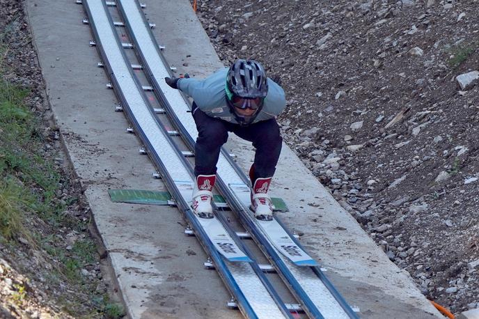 Jurij Tepeš | Jurij Tepeš si je nadel skakalne smuči in se spustil po novi zaletni smučini. | Foto SZS