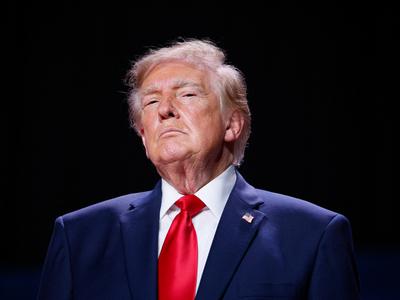 Trumpov shod v Teksasu zaznamovali žvižgi in protesti: "Plačujejo jih sovražniki naše države"