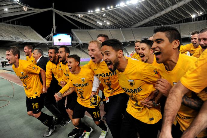 AEK dobil grški pokal pred praznimi tribunami
