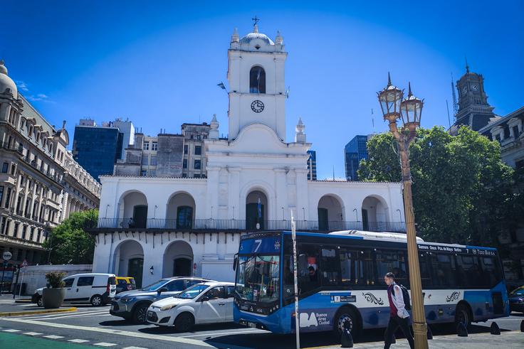 Cabildo je ena najstarejših stavb v središču Buenos Airesa. Zgrajena je bila v začetku 17. stoletja. V kolonialnem obdobju je bila v stavbi upravna baza podkraljevstva Rio de la Plata. | Foto: K. M.