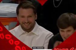 Luka Dončić užival na tekmi in se pojavil na kameri zaljubljencev