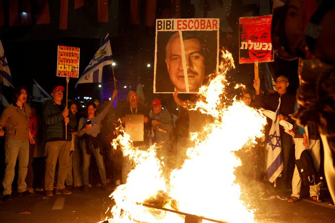 Protest v Izraelu | Več sto ljudi se je zbralo tudi v mestu Beeršeba ter v bližini Netanjahujeve vile v Cezareji. | Foto Reuters