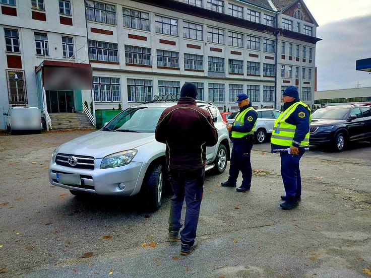 policijska akcija PP Tržič, pnevmatike, vozniki, vožnja, profil, zimske razmere, gume | Foto: Policijska postaja Tržič
