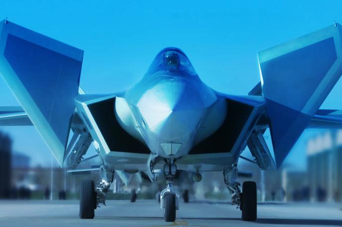 J-20 | J-20 je kitajsko bojno letalo pete generacije in spada med t. i. nevidna oziroma radarsko nezaznavna (stealth) letala. | Foto Guliverimage