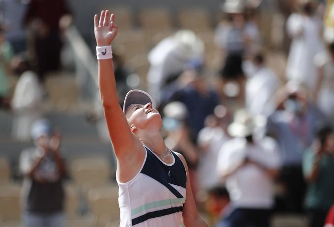 Barbora Krejčikova je proslavljala največji uspeh kariere. | Foto: Reuters