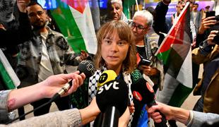 Greta Thunberg po izgonu iz Izraela prispela domov #video