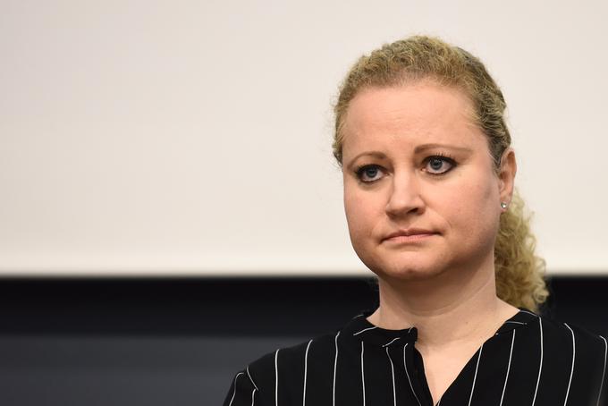 Predsednica Društva za nenasilno komunikacijo Katja Zabukovec Kerin poudarja, da povzročitelji nasilja pritiskajo tudi na socialne mreže svojih žrtev. | Foto: STA ,