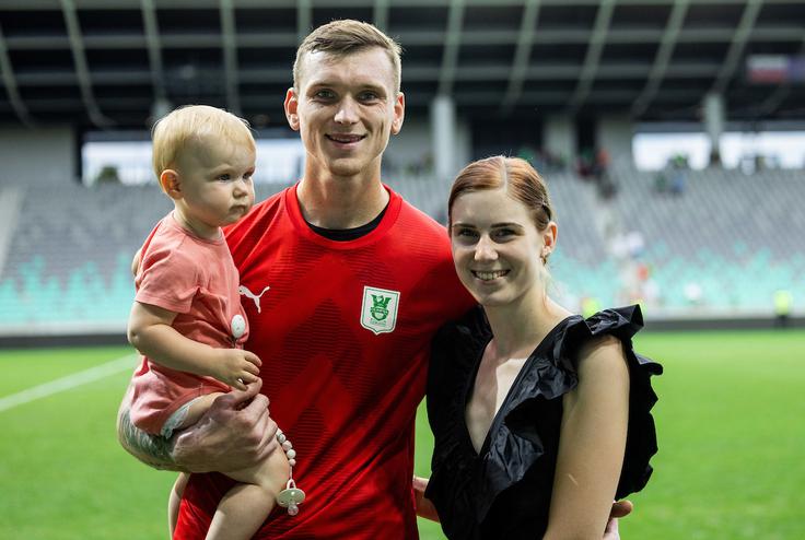 Matevž Vidovšek z ženo Urško in hčerko Pio | Foto: Vid Ponikvar
