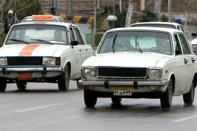 Iran paykan | Paykan (po perzijsko puščica) na ulicah v Teheranu. | Foto Reuters