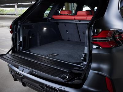 Zakaj je novi BMW X5 ostal brez legendarnih dvodelnih prtljažnih vrat?