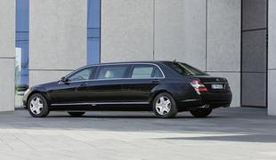 Mercedesova 6,4 metra dolga limuzina za milijon evrov, vozili so jo zvezdniki in diktatorji