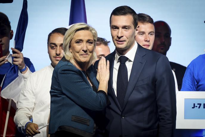 Marine Le Pen in Jordan Bardella | Dokončni odgovor o novi sestavi 577-članskega parlamenta bo dal drugi krog 7. julija. Vanj se v primeru, da nihče od kandidatov ne osvoji 50 odstotkov glasov, uvrstita dva najbolje uvrščena in še vsak morebitni kandidat, ki bi zbral podporo vsaj 12,5 odstotka registriranih volivcev. | Foto Guliverimage