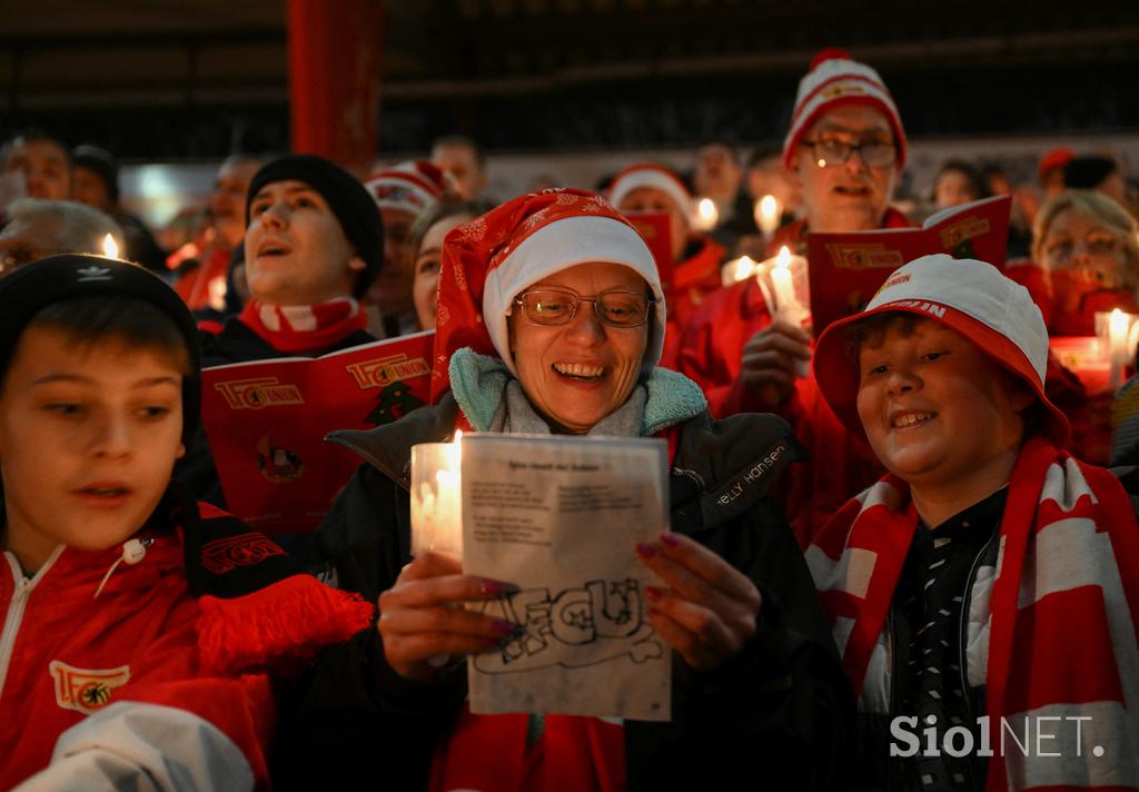 Union Berlin navijači pojejo