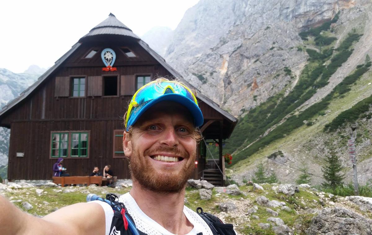 Klemen Bauer SPP | Tudi biatlonec je te dni prehodil/prekolesaril del Slovenske planinske poti, prve vezne planinske poti na svetu.  | Foto Facebook