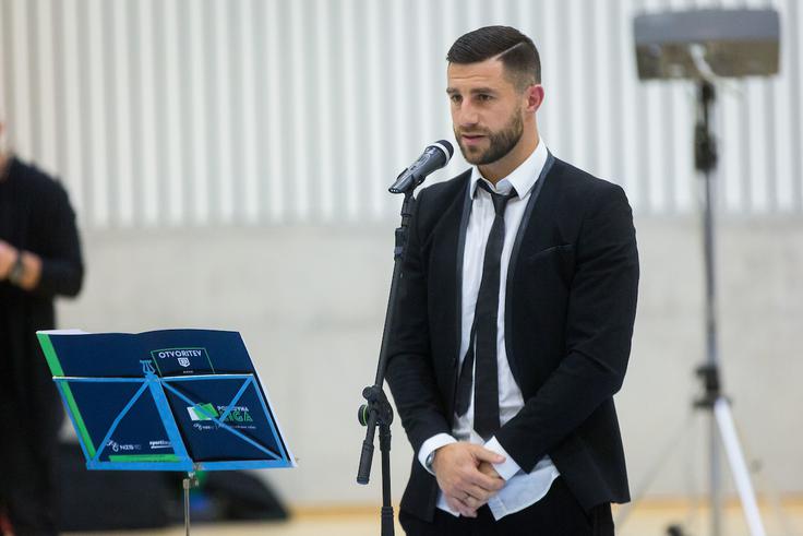 Športni center Baza v Štepanjskem naselju ponuja multifunkcijsko dvorano za različne športne aktivnosti, pripravljalni center za vrhunske športnike, fitnes, sodobno sejno sobo, poletno varstvo za otroke, salon za fizioterapijo in masažo ter spremljajočo gostinsko ponudbo. Pa tudi nogometno šolo Cesar-Jokić, namenjeno otrokom, ki želijo narediti svoje prve nogometne korake ter skozi zabavo in veselje spoznati igro nogometa.  | Foto: Žiga Zupan/Sportida