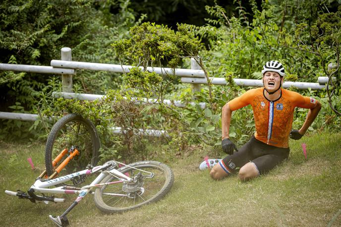 Mathieu van der Poel | Nizozemski kolesarski zvezdnik Mathieu van der Poel je zaradi bolečin v hrbtu zapustil višinske priprave v Livignu, a v njegovi ekipi zagotavljajo, da njegov program dirk v tej sezoni ostaja nespremenjen.  | Foto Guliverimage