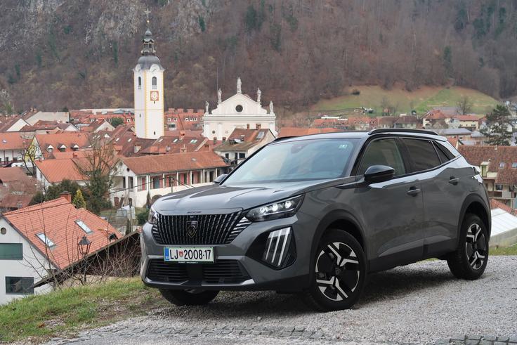 Avtomobil z veljavnim podaljšanim jamstvom je za kupce rabljenih vozil privlačnejši, saj pomeni manj tveganj. | Foto: P AUTOMOBIL IMPORT D.O.O.