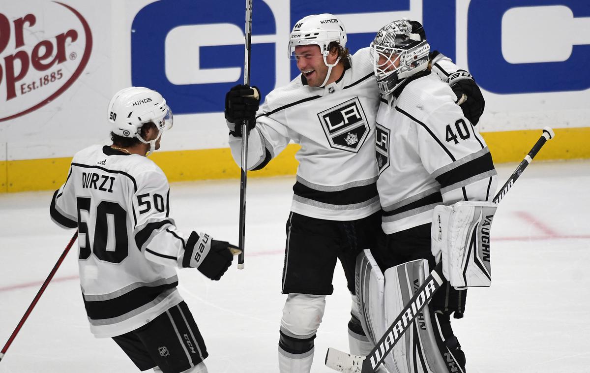 Los Angeles Kings NHL | Kopitarjevi Kralji so zmagali še tretjič zapored. Tokrat so se zmage veselili v Nashvillu. | Foto Reuters