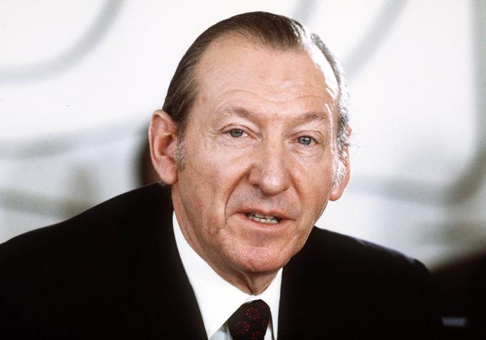 Avstrijec Kurt Waldheim je bil generalni sekretar Združenih narodov (OZN) med letoma 1972 in 1981. Pred volitvami za predsednika Avstrije leta 1986 je izbruhnila t. i. afera Waldheim. Na dan je prišlo, da je Waldheim zamolčal precej delov svoje osebne zgodovine med letoma 1938 in 1945. Waldheim je po anšlusu Avstrije leta 1938 postal član študentske veje NSDAP in član nacistične paravojaške formacije SA. Med drugo svetovno vojno je bil pripadnik nemških enot, ki so sodelovale v vojnih zločinih na Balkanu (sam je trdil, da ni nikoli sodeloval v zločinih, je pa zanje vedel). Med drugo svetovno vojno je Waldheim celo dobil priznanje ustaške Neodvisne države Hrvaške (NDH). Kljub aferi je Waldheim zmagal na volitvah. Predsednik Avstrije je bil do leta 1992. | Foto: Guliverimage/Vladimir Fedorenko