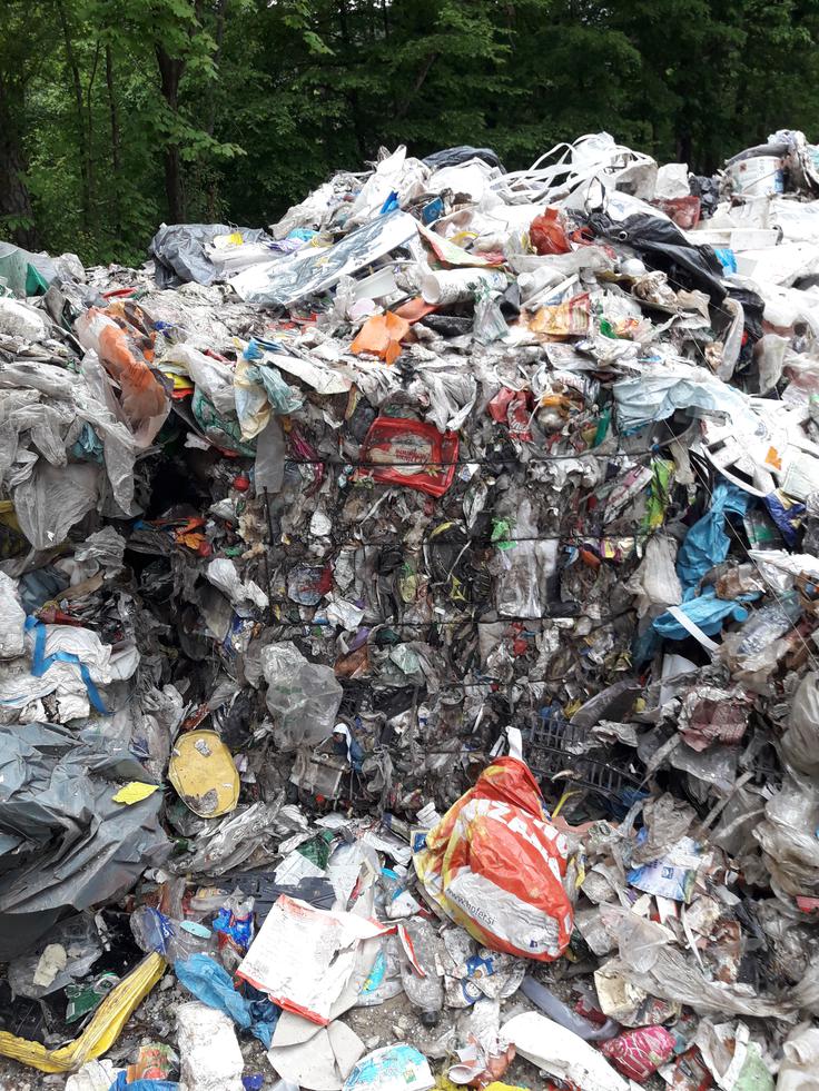 smeti Pečar smeti Pečar | Foto: Bralec Omar Hanuna