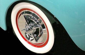 Gume z belimi robovi