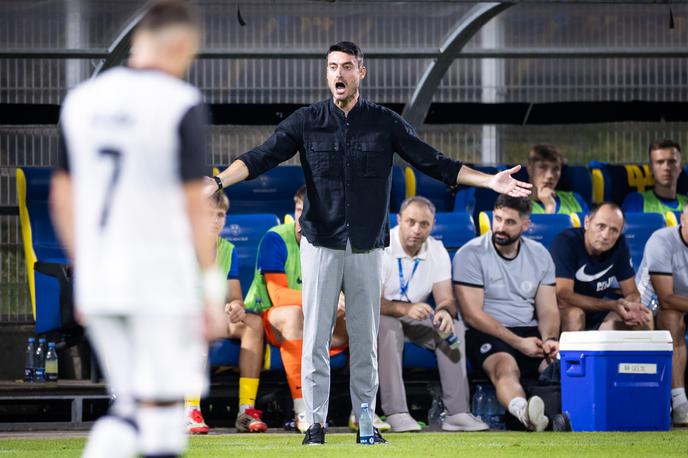 Albert Riera NK Celje | Albert Riera je bil po četrtkovi tekmi v Celju tako zadovoljen kot razočaran. | Foto Jure Banfi