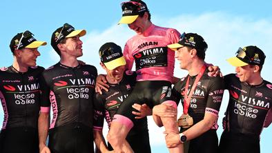 Visma pokorila Giro, zdaj pogleduje proti Touru. Bi moralo Tadeja Pogačarja skrbeti?